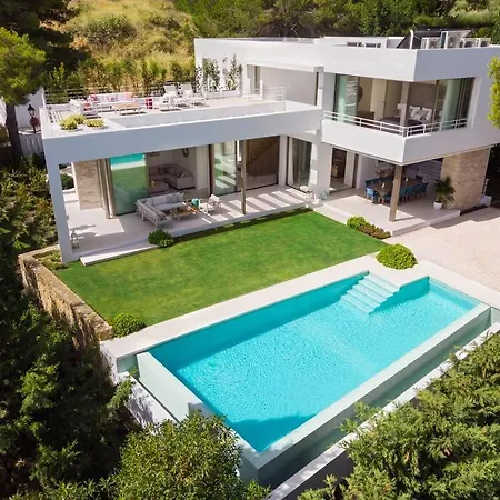 Amazing Modern Located Mins From Rdr234 Villa