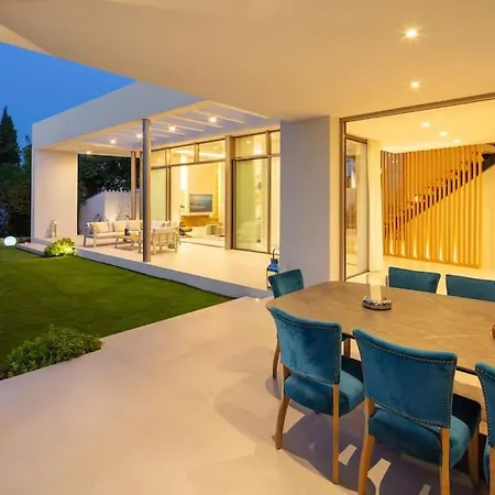 Amazing Modern Located Mins From Rdr234 Villa Marbella