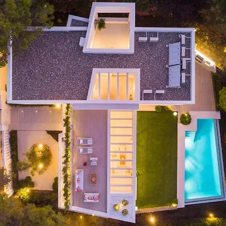 Amazing Modern Located Mins From Rdr234 Villa